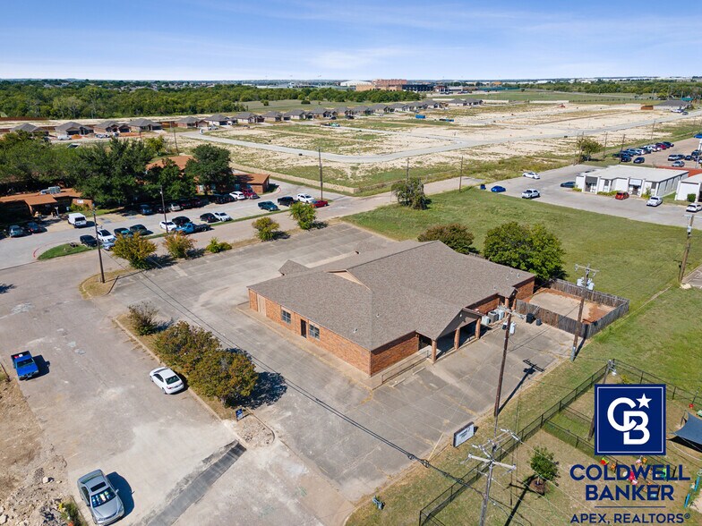 More Photos Of 302 Lincoln Park Dr, Cleburne Medical For Sale