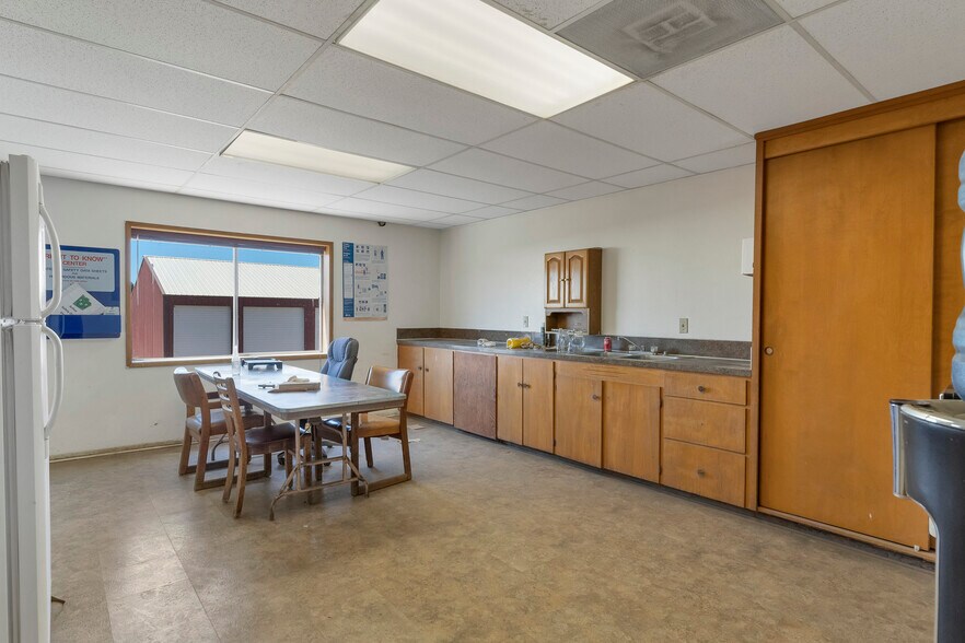 More Photos Of 6494 Windsor Island Rd N, Keizer Manufacturing For Lease