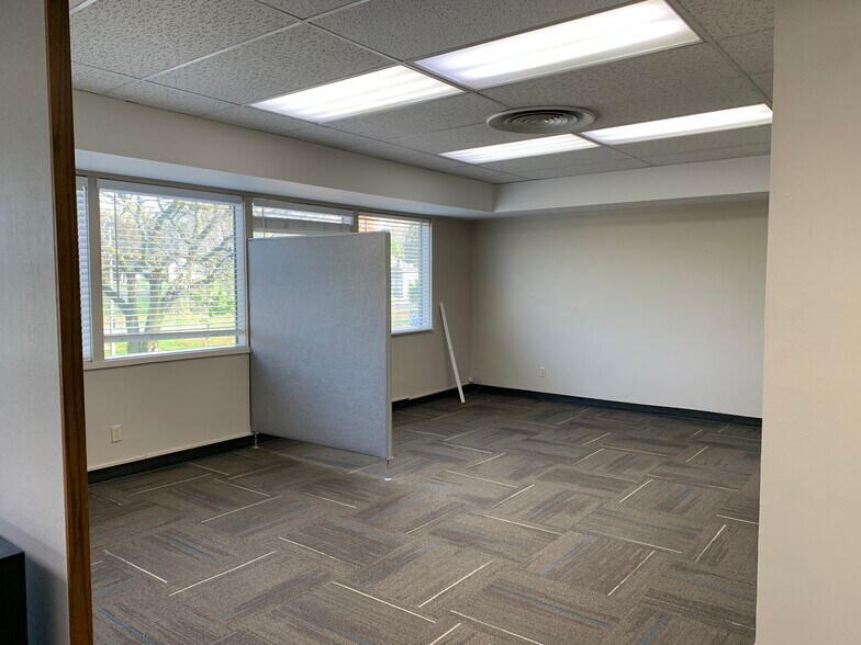 More Photos Of 1800 S Summit Ave, Sioux Falls Office For Lease
