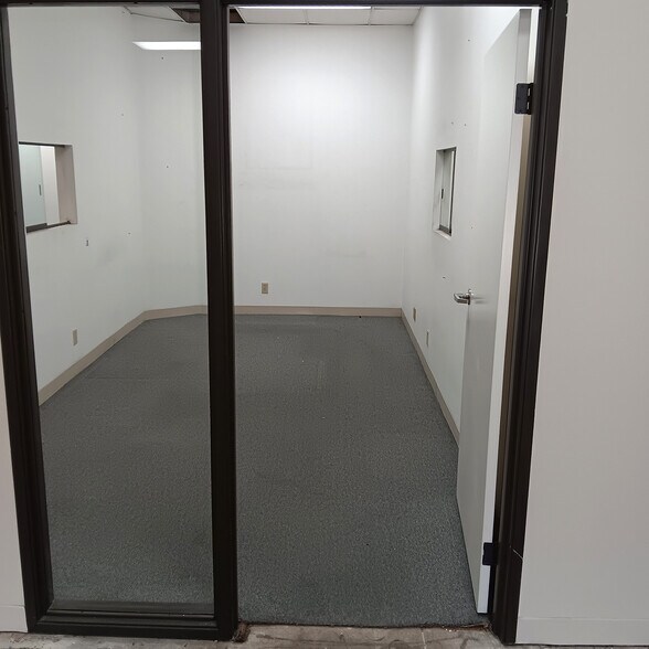 More Photos Of 308 W 14th St, Los Angeles Warehouse For Lease