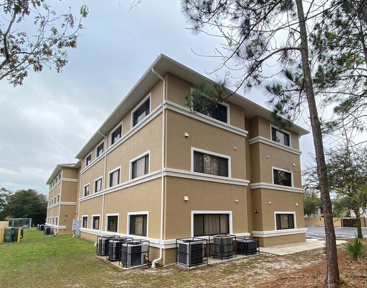 More Photos Of 1490 Sunshadow Dr, Casselberry Loft Creative Space For Lease