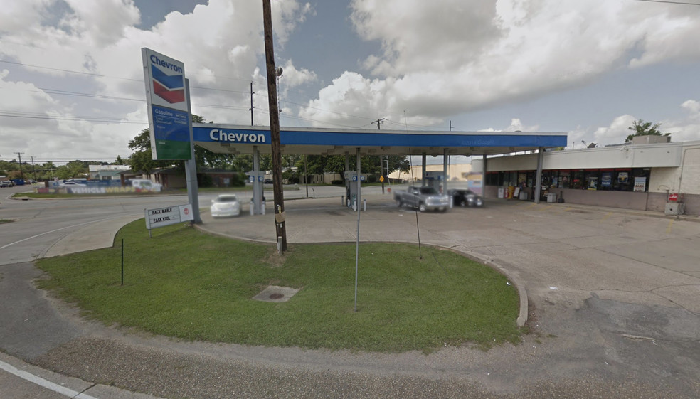 Primary Photo Of 1611 Bertrand Dr, Lafayette Service Station For Lease