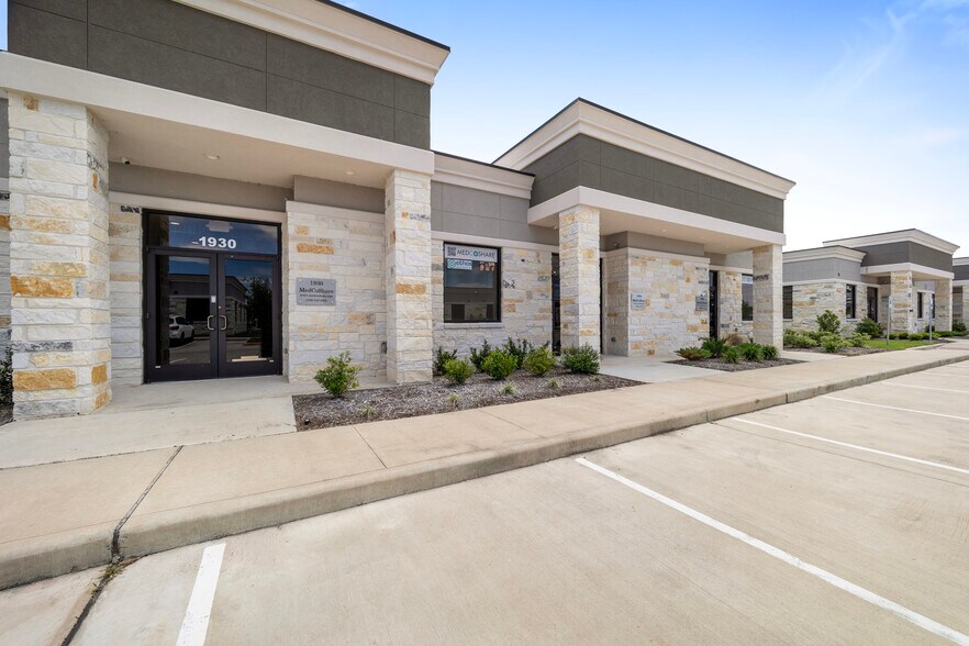 More Photos Of 3129 Kingsley Dr, Pearland Medical For Lease