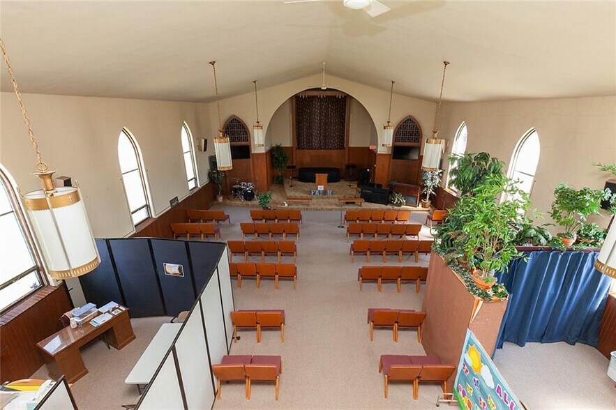 More Photos Of 250 4th St, Waukee Religious Facility For Lease