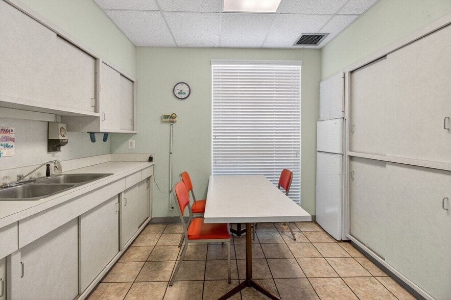 More Photos Of 2039 Indian Rocks Rd, Largo Medical For Sale