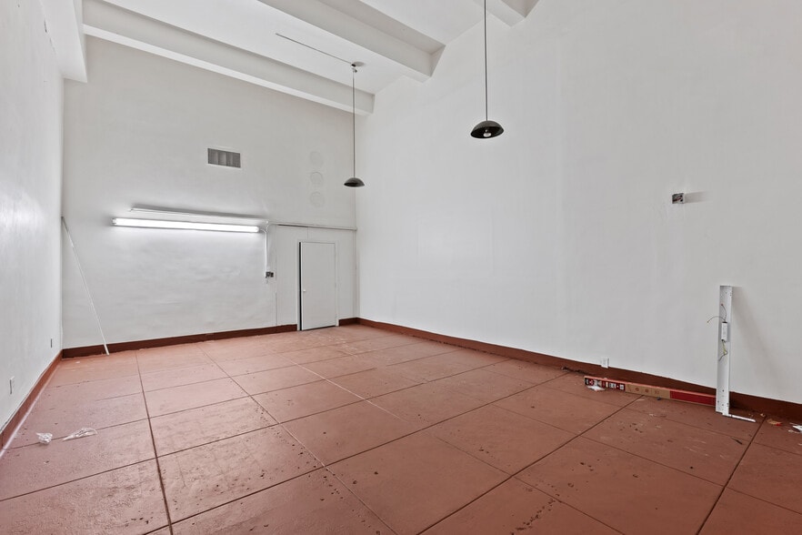 More Photos Of 551-553 S Broadway, Los Angeles Storefront Retail Office For Sale
