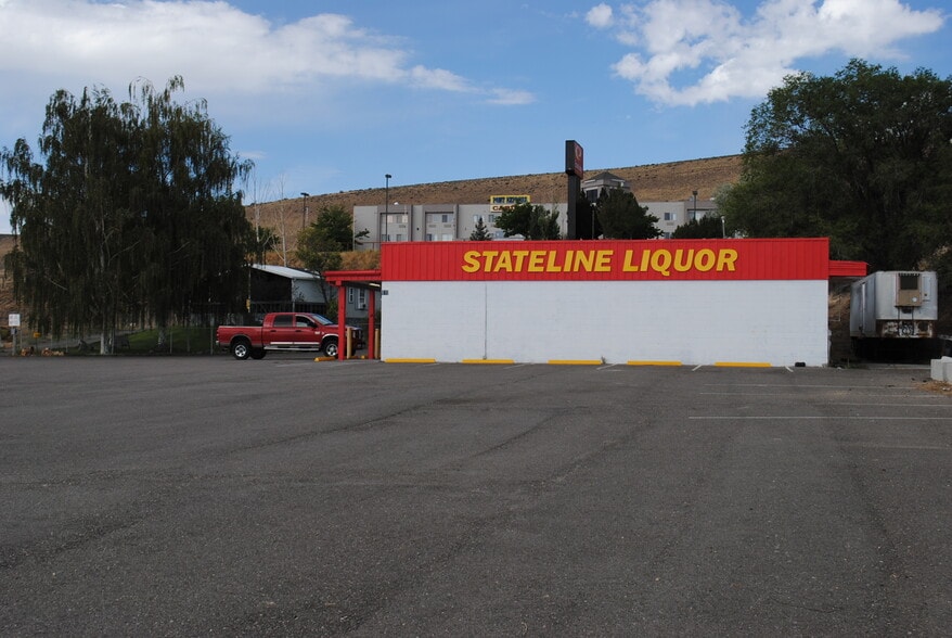 More Photos Of 810 HWY 93, Jackpot Convenience Store For Sale