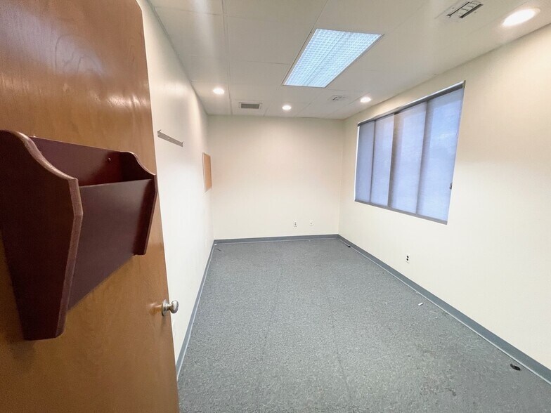 More Photos Of 901 Old Country Rd, Plainview Medical For Lease