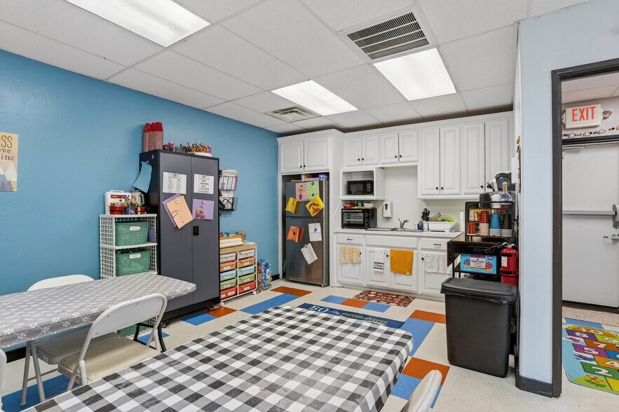More Photos Of 17311 NE 23rd St, Choctaw Office For Sale