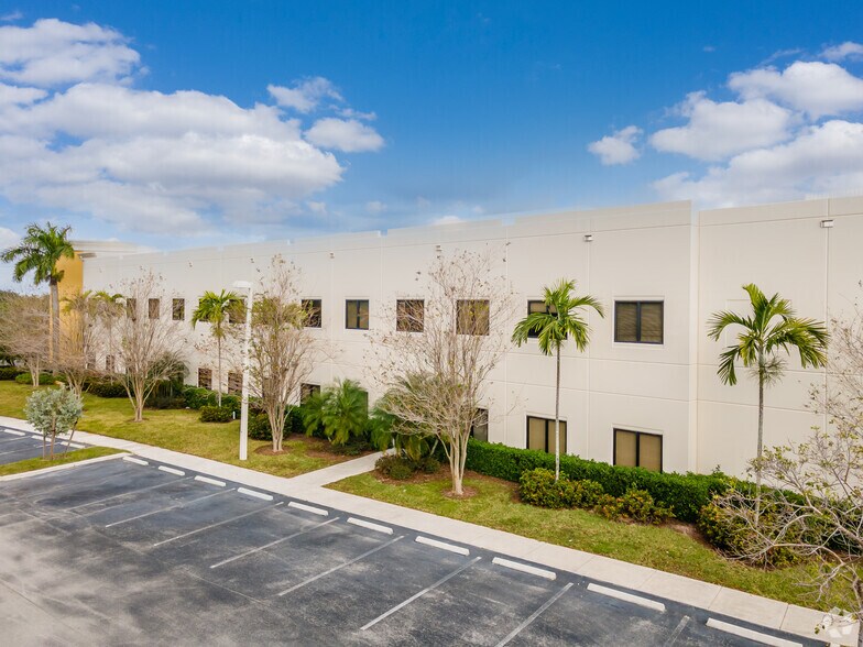 More Photos Of 5870 N Hiatus Rd, Tamarac Unknown For Lease