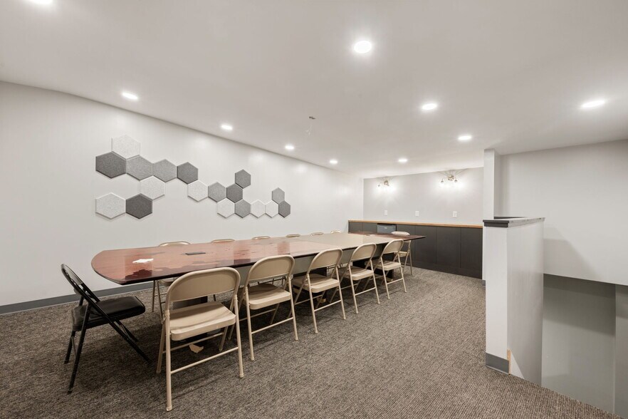 More Photos Of 4714 S Zarzamora St, San Antonio Auto Repair For Sale