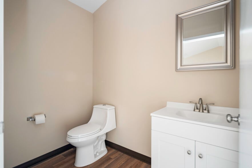 More Photos Of 909 Prospect St, Naugatuck Storefront For Sale