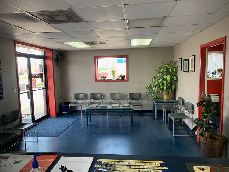 More Photos Of 200 Daniel Moore St, Portland Auto Repair For Sale