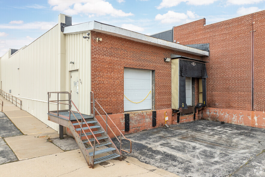 Primary Photo Of 929 Cedar St, Green Bay Warehouse For Lease