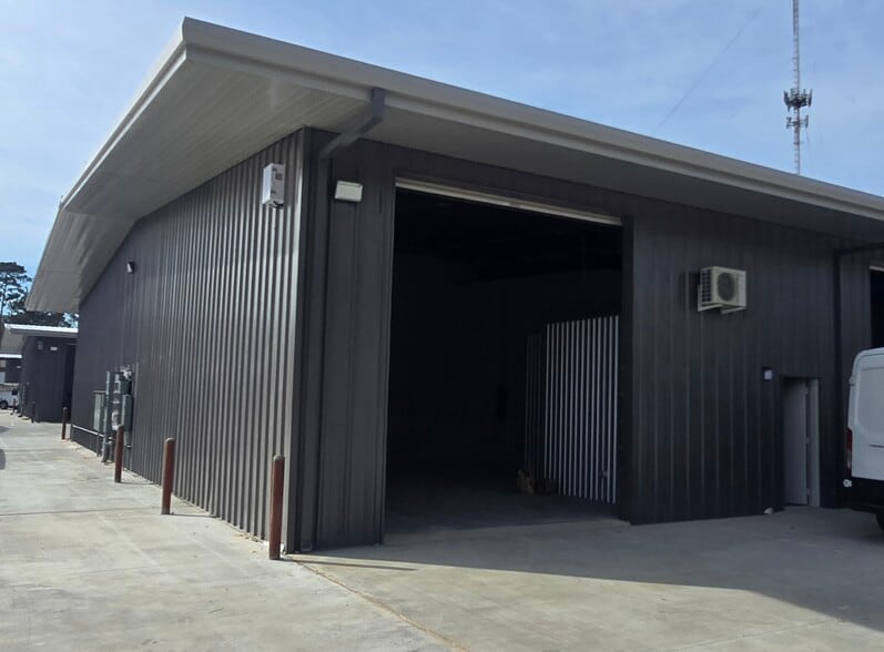 Primary Photo Of 19021 McKenzie Ln, Porter Warehouse For Lease