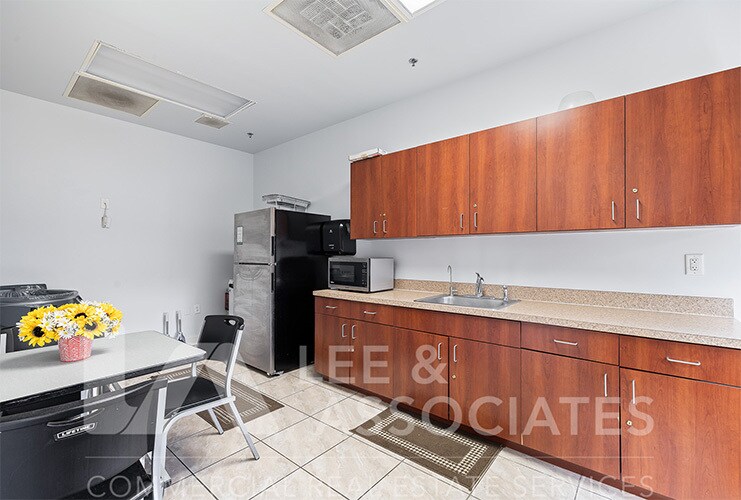 More Photos Of 685 S Ronald Reagan Blvd, Longwood Flex For Sale