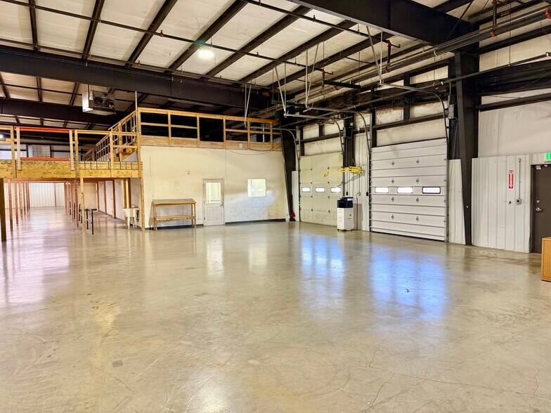 More Photos Of 12045 6300 Rd, Montrose Flex For Lease