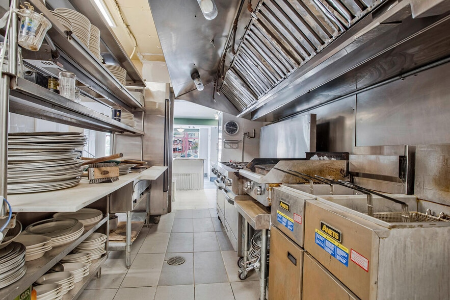 More Photos Of 81 Main St, Annapolis Restaurant For Sale