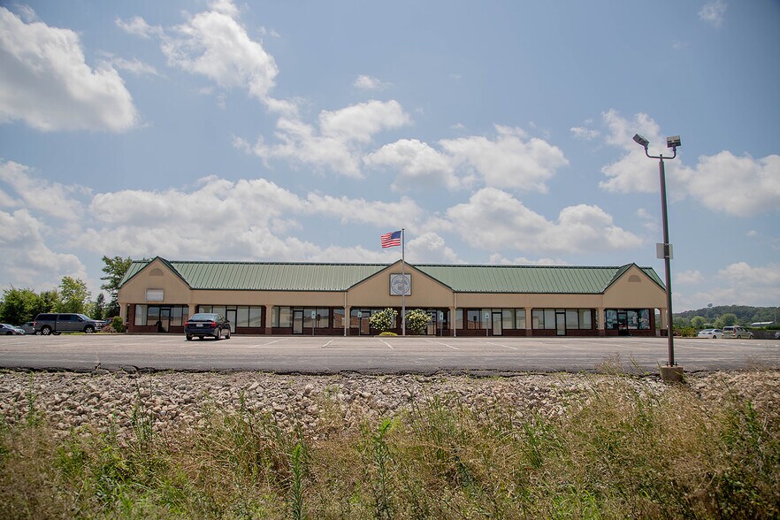 More Photos Of 43 Prairie Dell Plz, Union General Retail For Sale