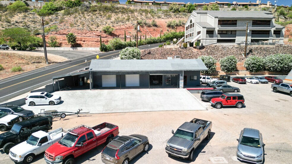 Primary Photo Of 677 N Bluff St, St George General Retail For Lease