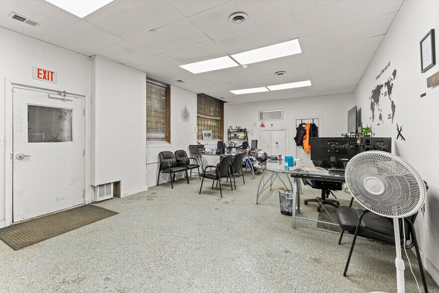 More Photos Of 12950 Lyndon Ave, Detroit Warehouse For Lease