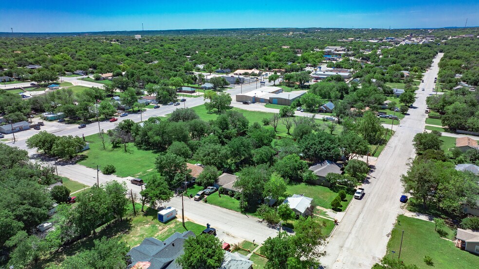 More Photos Of 1405 N Main St, Weatherford Land For Sale
