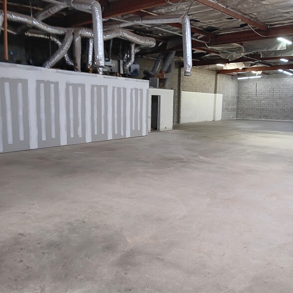 More Photos Of 1120 E 14th Pl, Los Angeles Warehouse For Sale