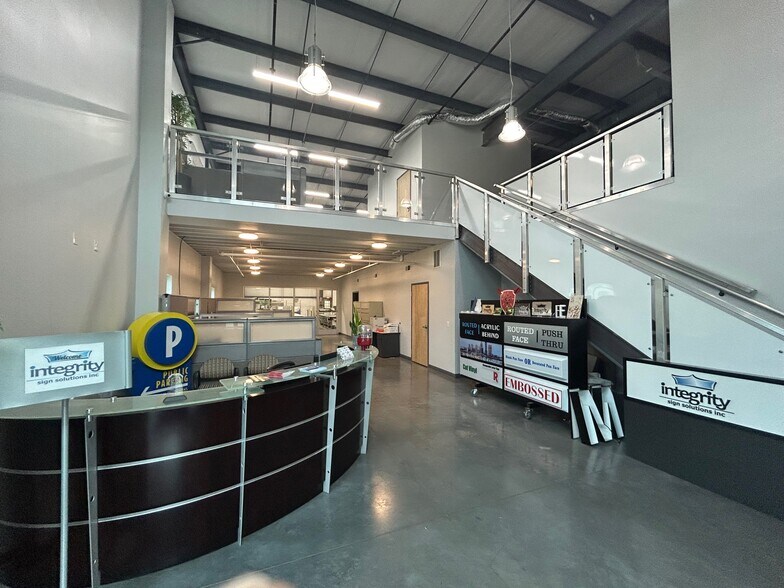 More Photos Of 4302 Security Pky, New Albany Manufacturing For Lease