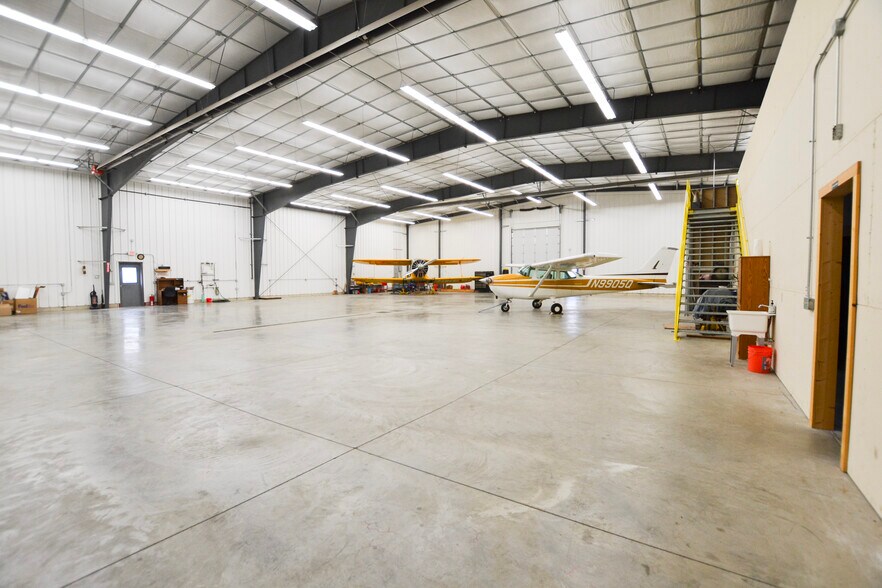 More Photos Of 113 Gulf Stream dr, Lewistown Service For Sale