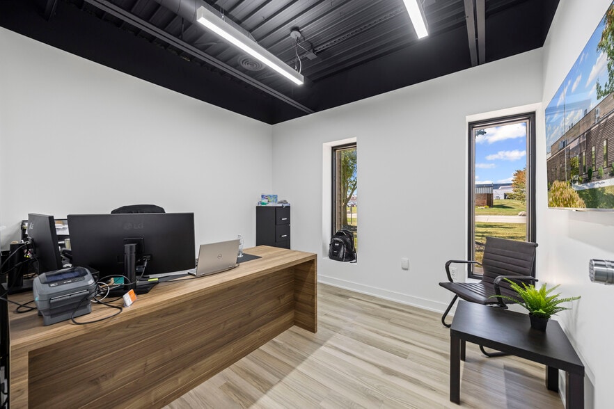 More Photos Of 23936 Industrial Park Dr, Farmington Hills Warehouse For Sale