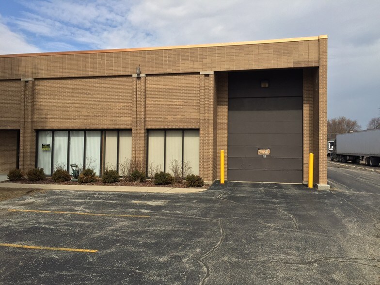 More Photos Of 110-112 Carpenter Ave, Wheeling Manufacturing For Lease