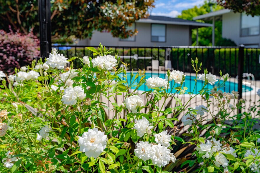 More Photos Of 6290 Fennwood Ct, Sacramento Apartments For Sale