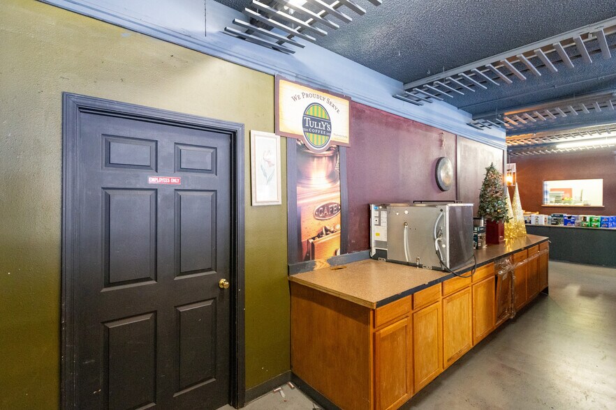 More Photos Of 105 Steuben st, Bingen General Retail For Sale