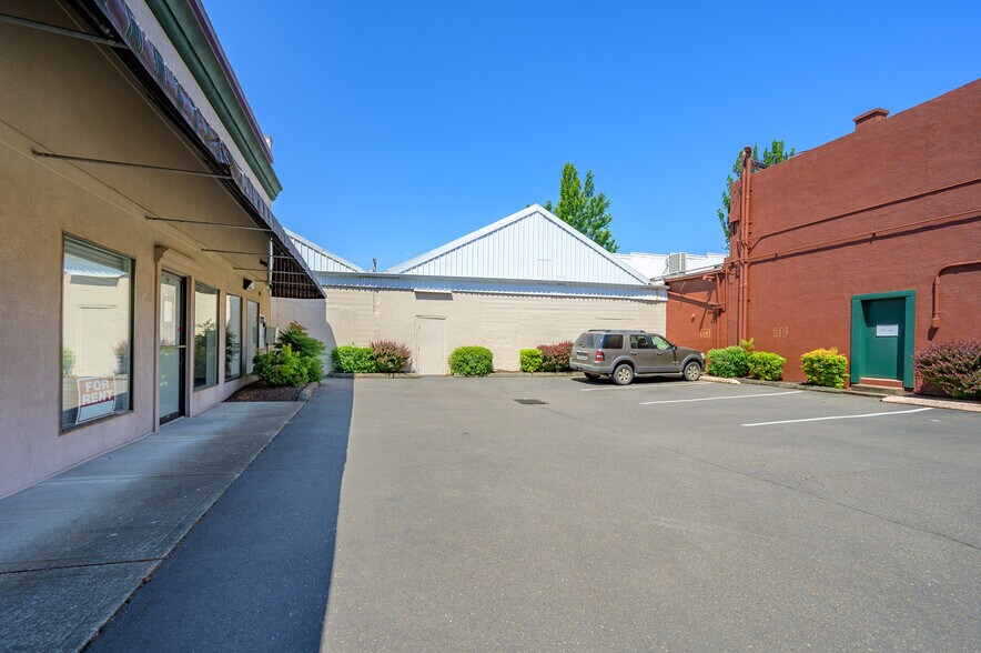 More Photos Of 119-137 NE 3rd St, Mcminnville Medical For Lease