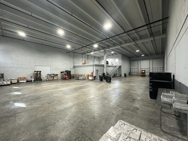 More Photos Of 12301 NW 116th Ave, Medley Distribution For Lease