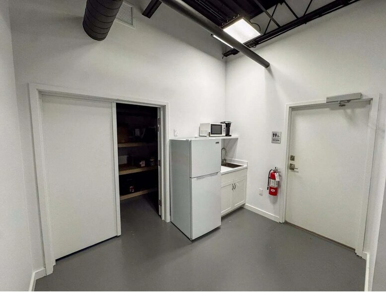 More Photos Of 951 Caroline St, Key West Marina For Lease