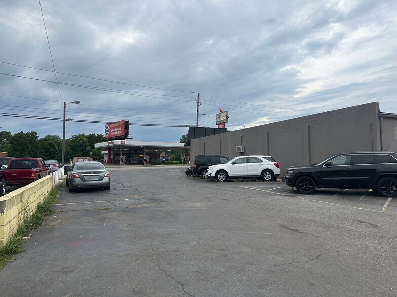 More Photos Of 5501 S Madison Ave, Indianapolis Freestanding For Lease