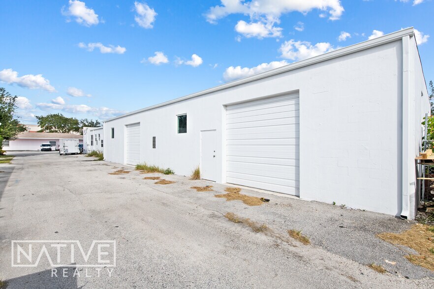 More Photos Of 1160 NE 24th Ct, Wilton Manors Warehouse For Lease