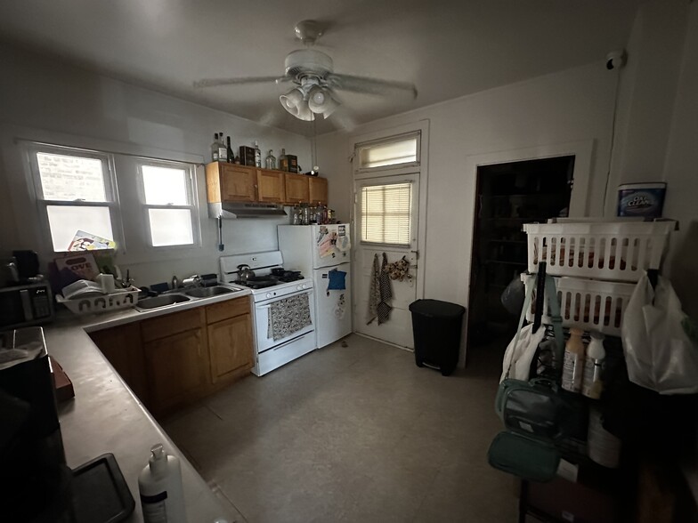 More Photos Of 3100 N LeClaire Ave, Chicago Apartments For Sale