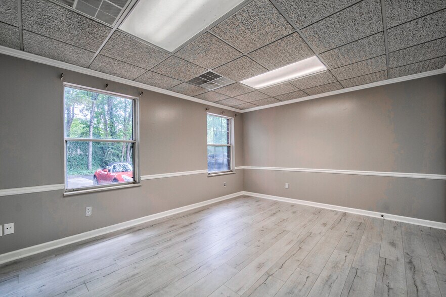 More Photos Of 425 E Crossville Rd, Roswell Office For Sale