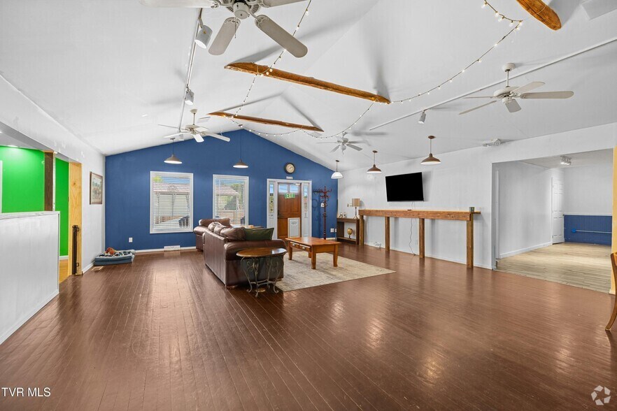More Photos Of 3415 Tn-66, Rogersville Freestanding For Sale