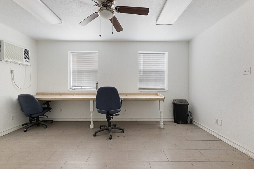 More Photos Of 159 Park Row, Van Warehouse For Sale