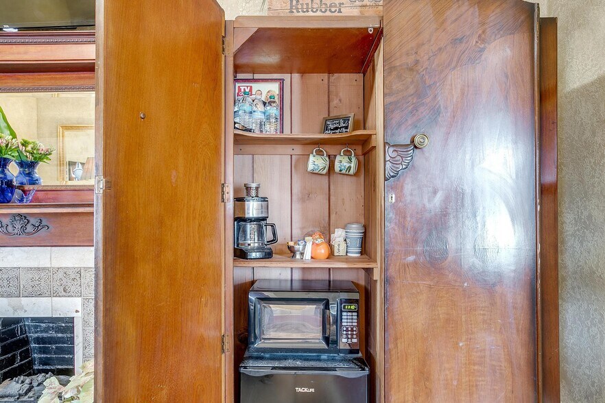 More Photos Of 1092 W Tarleton St, Stephenville Hospitality For Sale