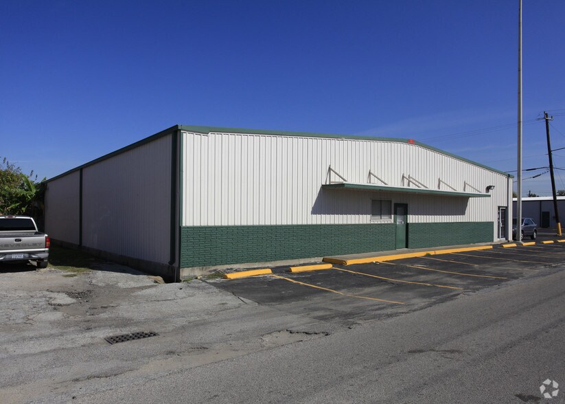 More Photos Of 5710 Clarewood Dr, Houston Warehouse For Lease