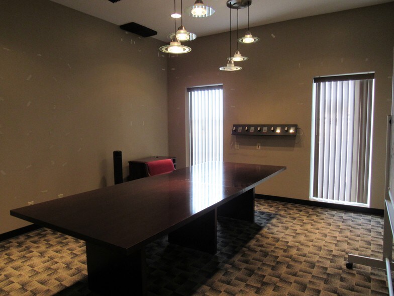 More Photos Of 2509 W 2nd St, Marion Office For Lease