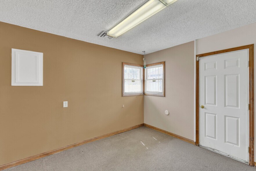 More Photos Of 1601 S Maryland Pky, Las Vegas Office For Sale