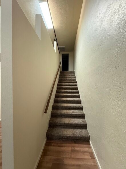 More Photos Of 137 N L St, Dinuba Storefront Retail Residential For Sale