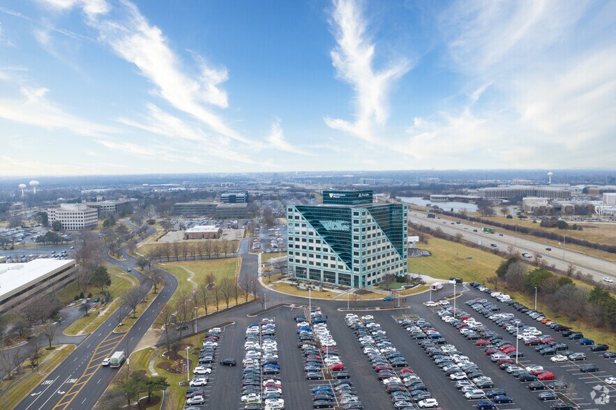 More Photos Of 55 Shuman Blvd, Naperville Office For Lease