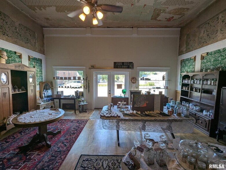 More Photos Of 412-414 Locust St, Delavan General Retail For Sale