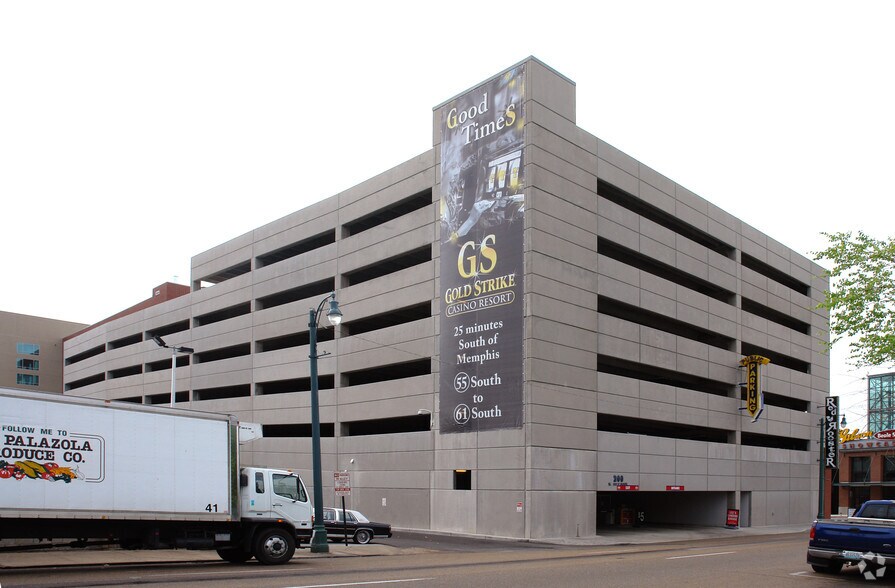 More Photos Of 140 Lt George W Lee, Memphis Parking Garage For Lease
